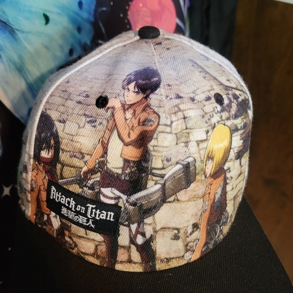 Attack on Titan Caps - Pick - Good condition! - Picture 5 of 8
